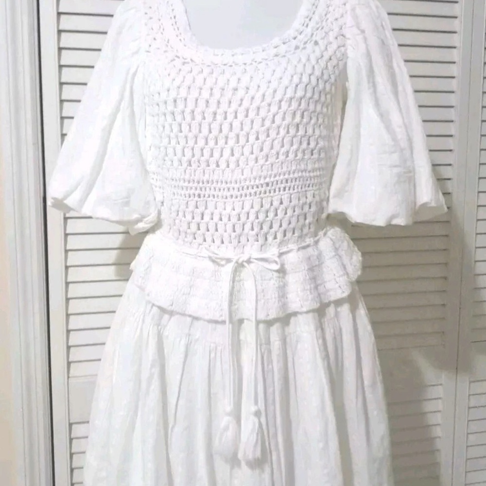 Elegant White Backless Dress